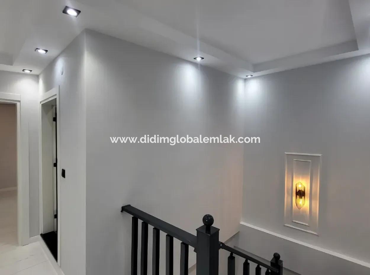 Villa For Sale In Altinkum, Didim 4 In 1 With Pool