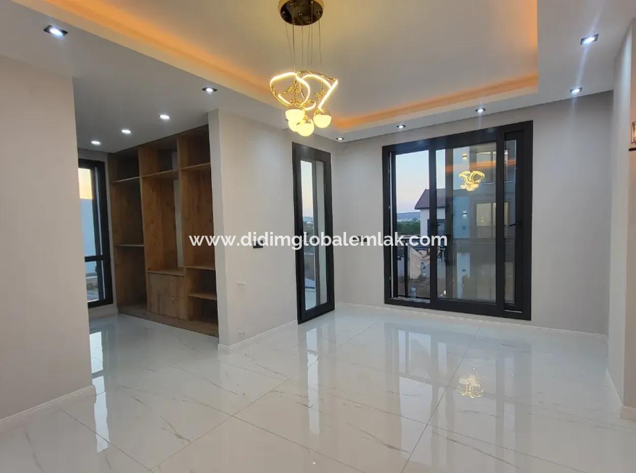 Villa For Sale In Altinkum, Didim 4 In 1 With Pool