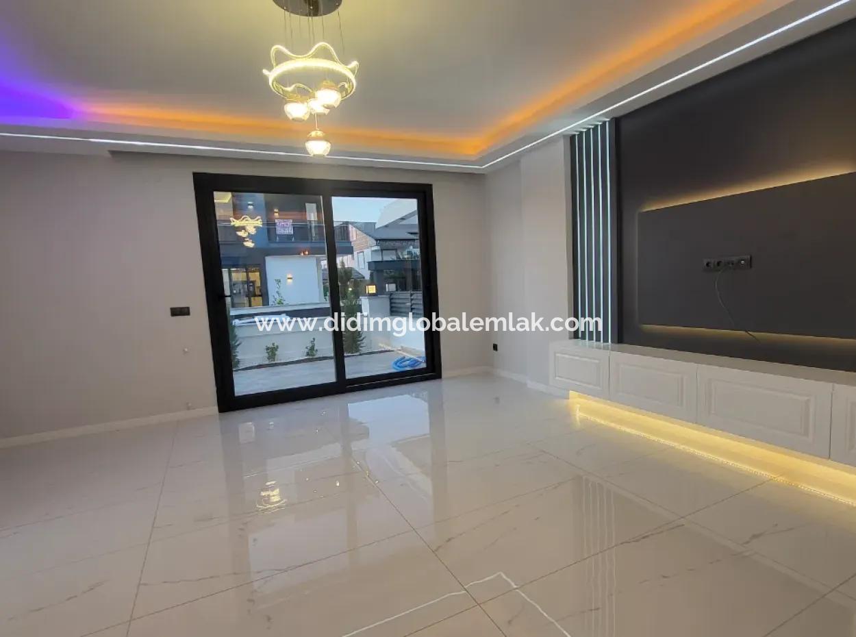 Villa For Sale In Altinkum, Didim 4 In 1 With Pool