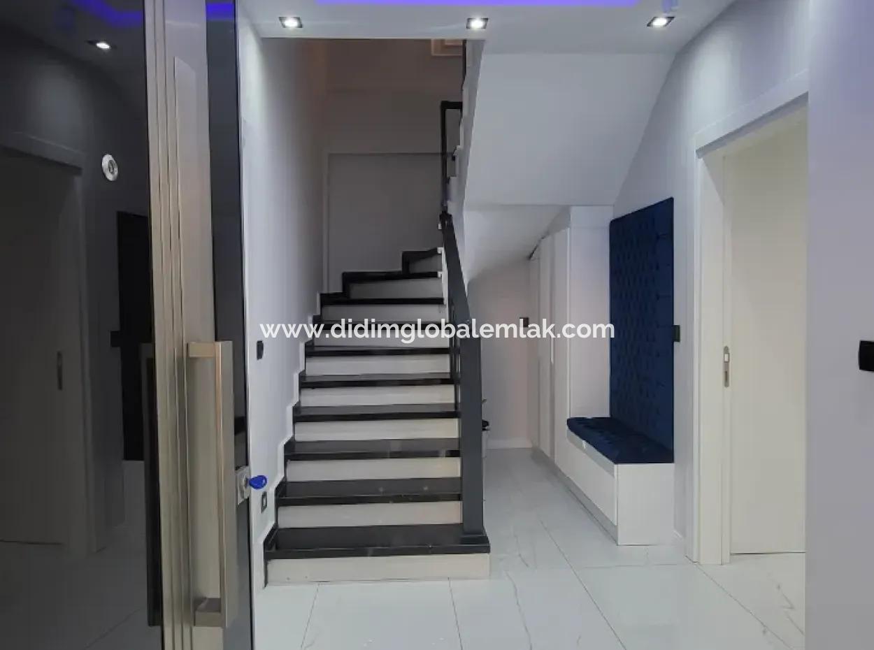 Villa For Sale In Altinkum, Didim 4 In 1 With Pool