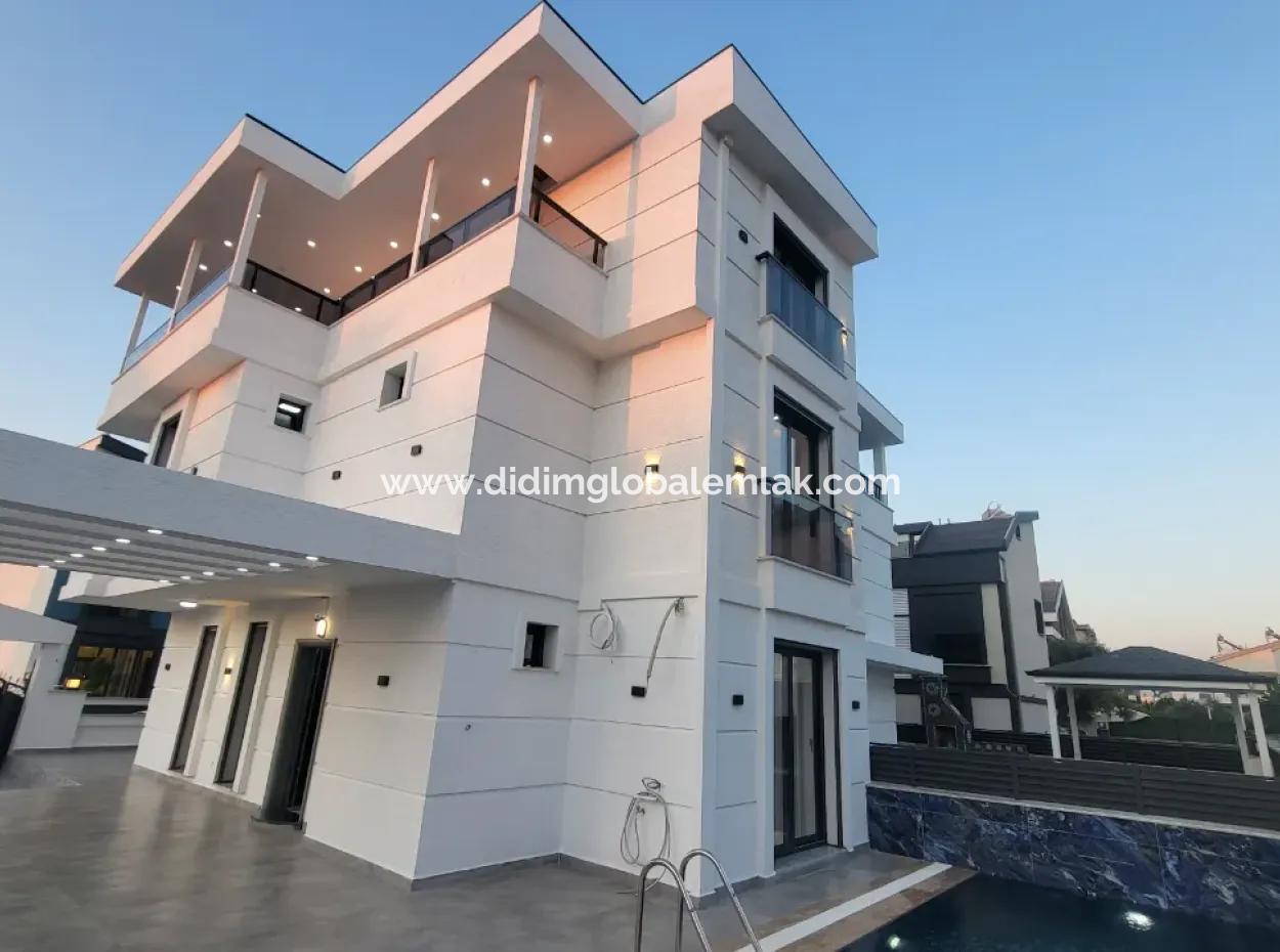 Villa For Sale In Altinkum, Didim 4 In 1 With Pool