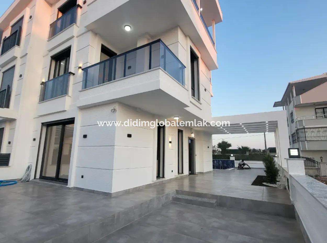 Villa For Sale In Altinkum, Didim 4 In 1 With Pool