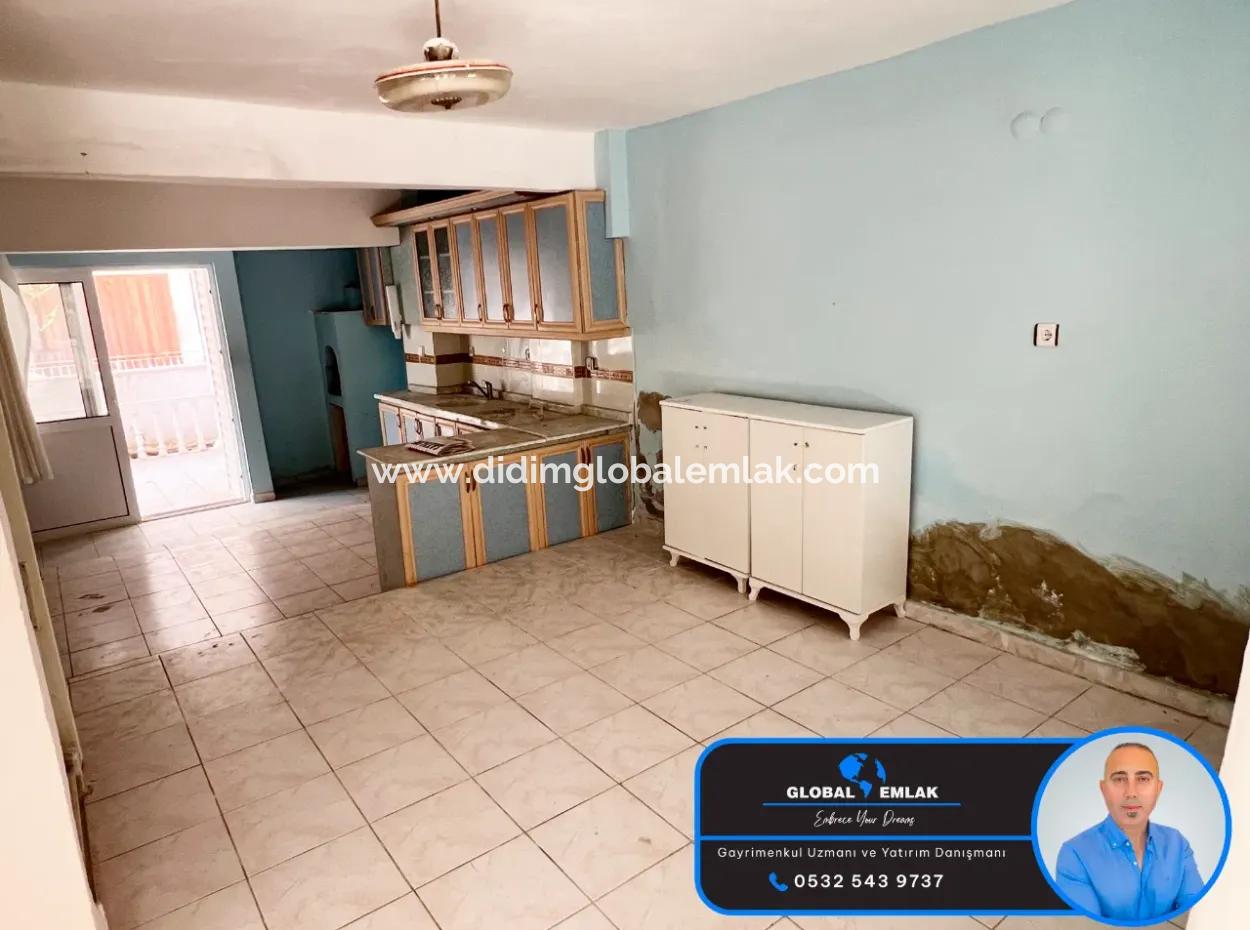 Didim Fevzipaşa, Mercimek Bölgesinde, Denize Sıfır Kocareis Sitesinde Satılık 3+1 Villa