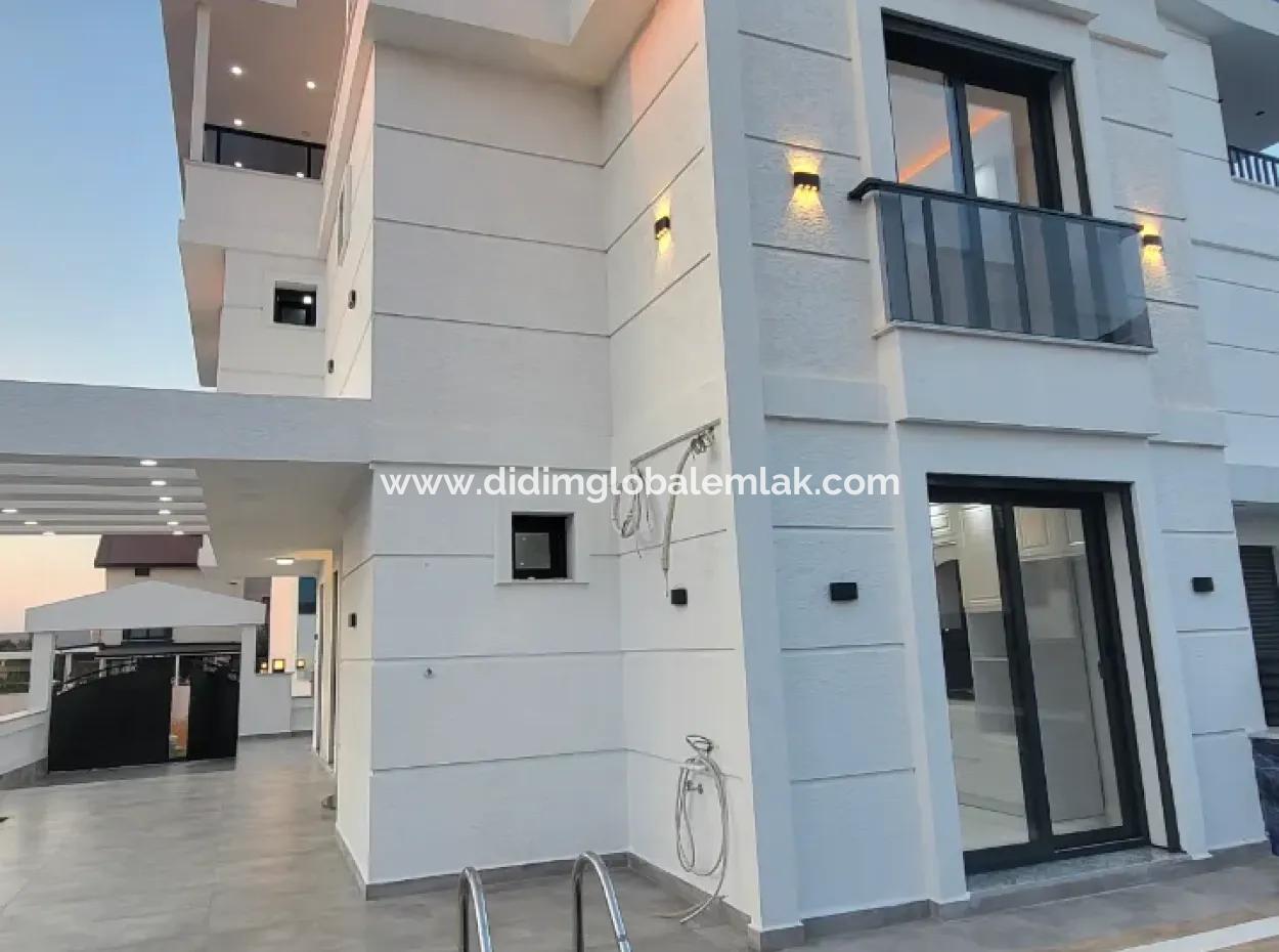 Didim Altınkum'da Satılık Villa 4+1 Havuzlu