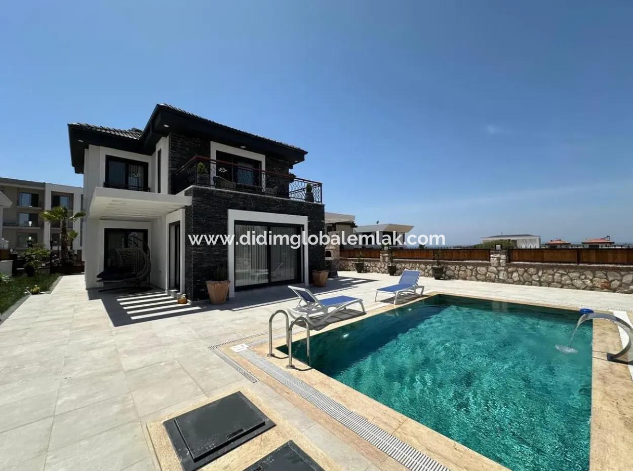 Didim Efeler'de 4+1 Full Eşyalı Havuz Müstakil Villa